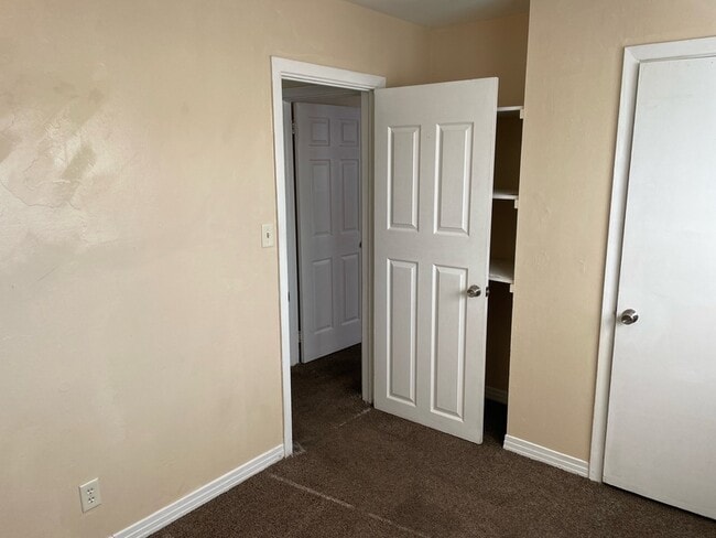 Building Photo - 1522 Myrtle Dr