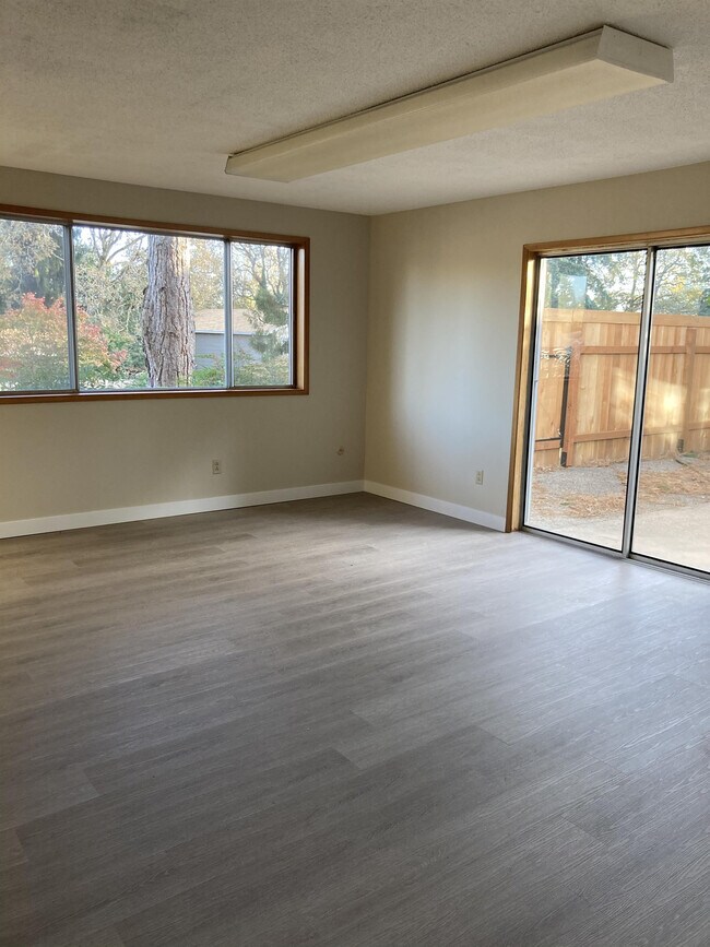 Building Photo - 7190 Los Verdes Dr