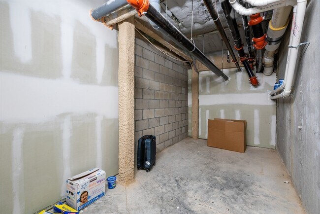 Building Photo - 50 Hichborn St
