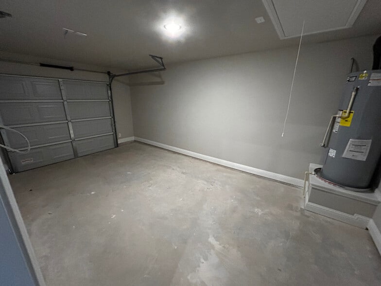 Building Photo - 10032 W Hwy 199