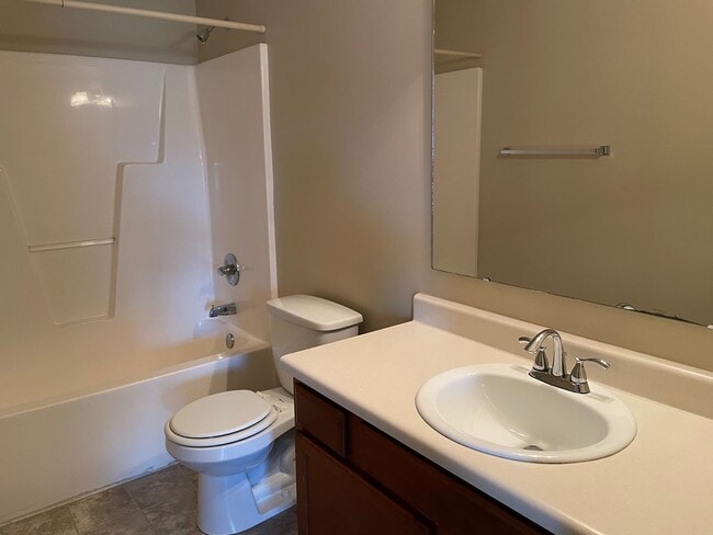 Building Photo - Charming 3 Bed 2 Bath Raeford Home with Fenced Backyard