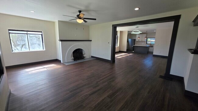 Building Photo - 345 N Van Ness Ave