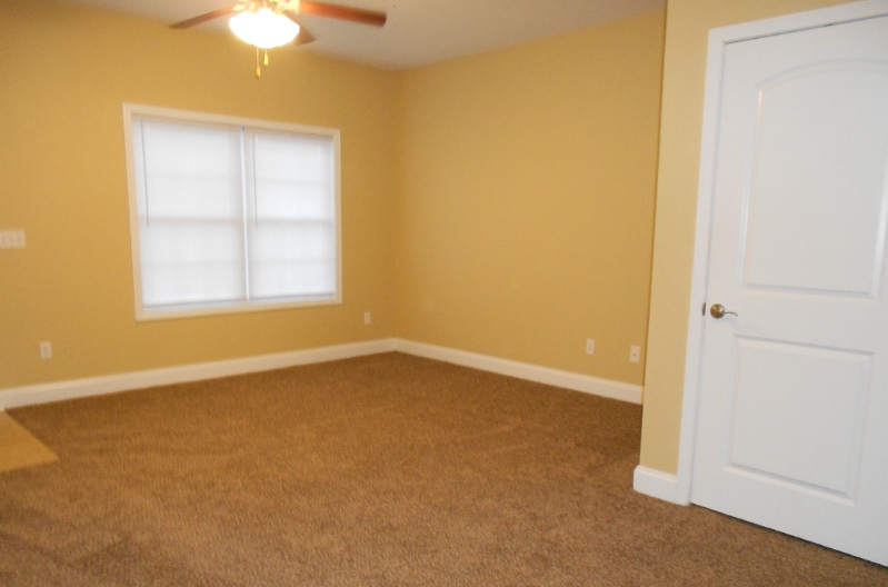 Building Photo - 304 Willington Manor