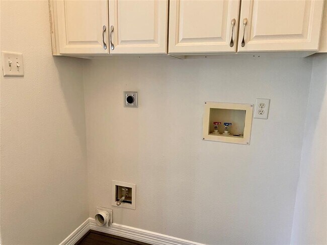 Building Photo - 9616 Hamilton Dr