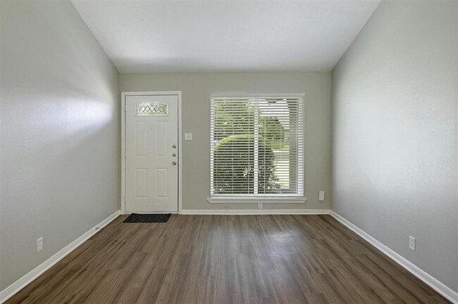 Building Photo - 8527 Maine Dr