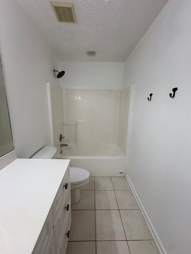 Building Photo - 143 Ridgeview Dr