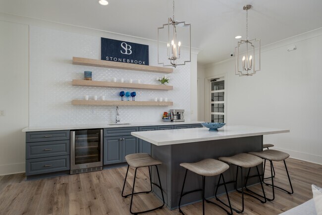 Building Photo - 815 Stonebrook Cir