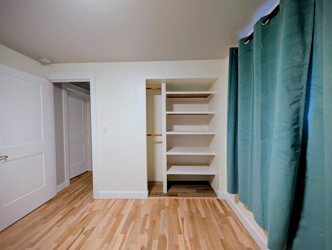 Building Photo - Refined 4BR House + private office, EV, ga...