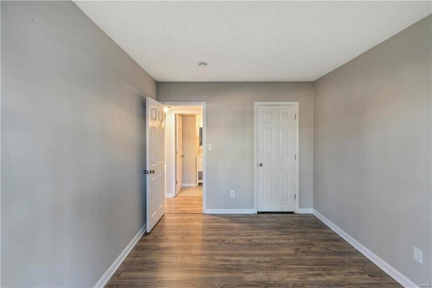 Building Photo - 1431 Thrush Plz