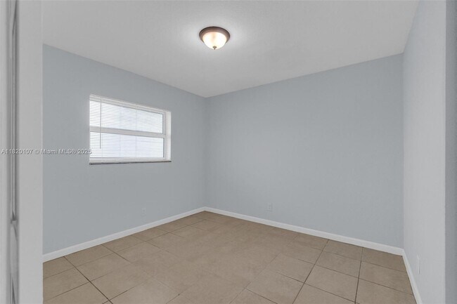 Building Photo - 1430 NW 27th Ave