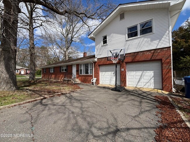 Primary Photo - 217 Elmwood Rd