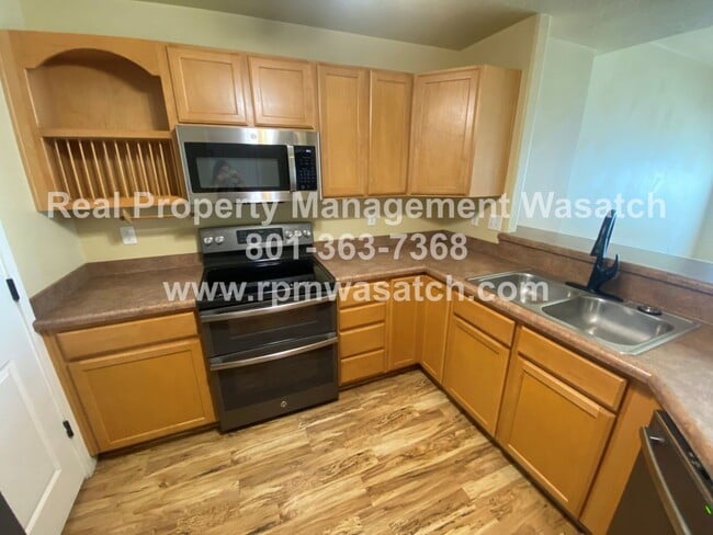 Building Photo - Check Out This Beautiful 2 Bedroom 2 bathr...