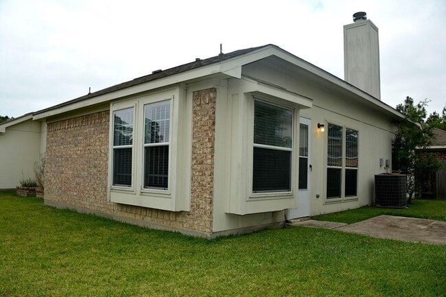Building Photo - 8047 High Hollow Ln