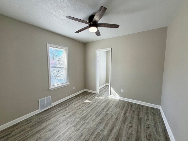 Building Photo - 823 S 3rd Ave