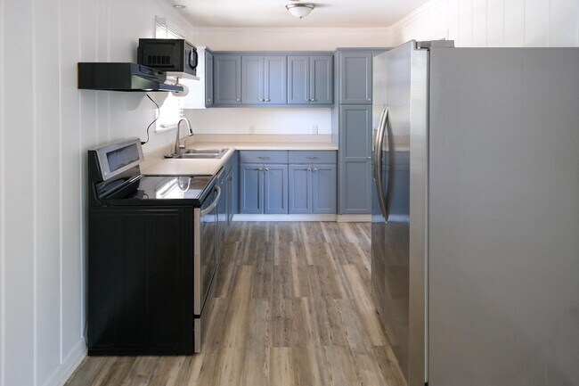 Building Photo - Charming 3/1.5 ranch style house!