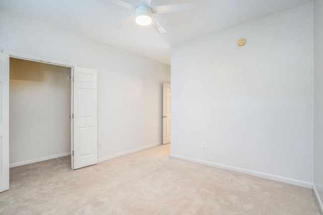 Building Photo - 2 bdrm, 2.5 bath Town Home steps away from...
