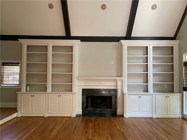 Building Photo - 305 Pilgrimage Point