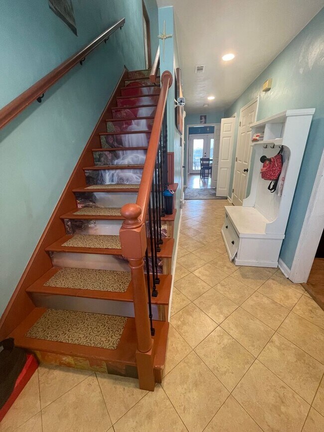 Building Photo - BEAUTIFUL 4 BED / 2.5 BATH SF IN COVENTRY