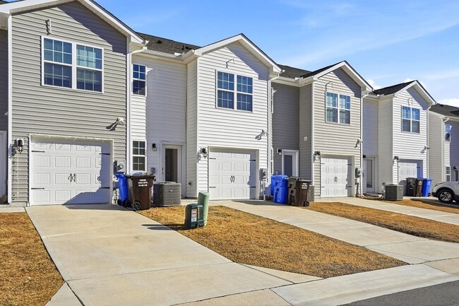 Building Photo - 3 Bedroom Townhome For Rent in Fuquay Varina NC | Newly Built Community| $500 Move in incentive!
