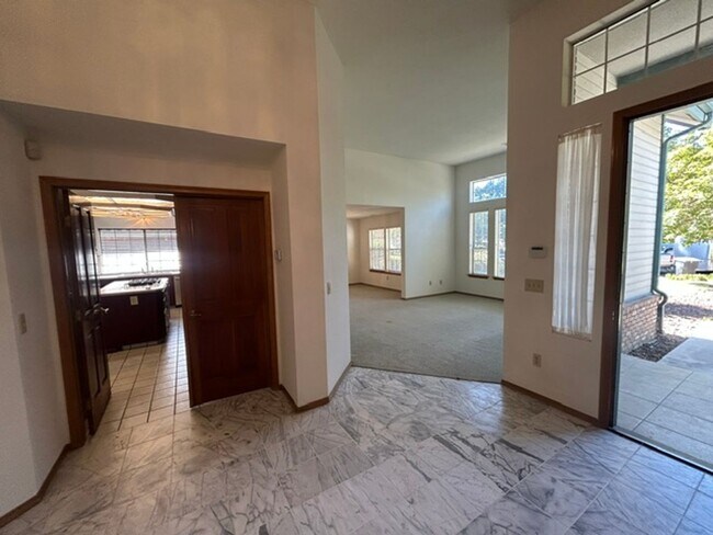 Building Photo - 5730 W Laura Ct