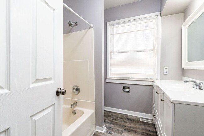 Building Photo - 506 5th St