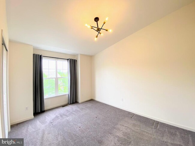 Building Photo - 174 Fringetree Dr