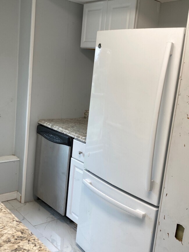 Building Photo - 108 S Main St