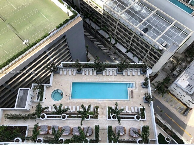 Building Photo - 1300 Brickell Bay Dr
