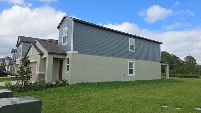 Building Photo - 17476 Happytrails St