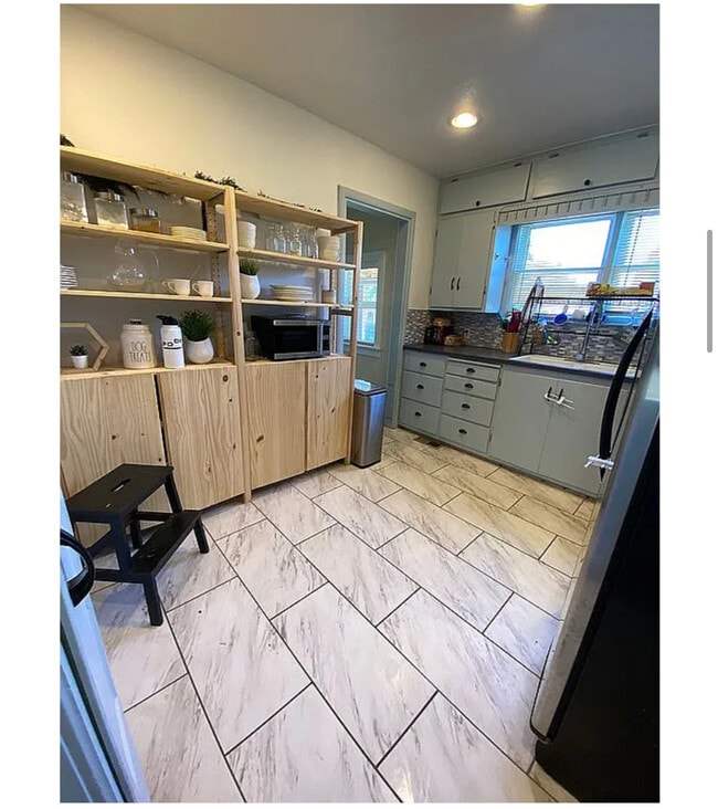 Building Photo - 258 S 200 E