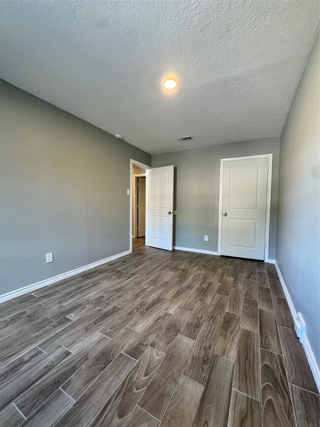 Building Photo - 7886 Locksley Rd