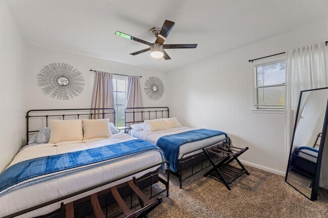 Building Photo - 201 Fairlane Dr