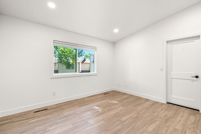 Building Photo - 2630 Davidson Dr