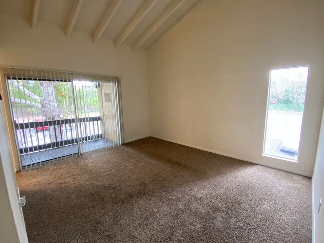 Building Photo - Rancho Bernardo Waterbridge Condos