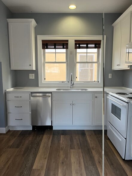 Kitchen - 106 Caty Ln