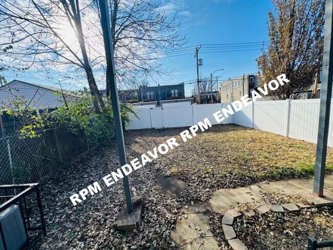 Building Photo - Stunning Tower Grove East 4 Bedroom 3.5 Bath Home