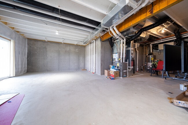 Building Photo - 5595 Queensland Ln N