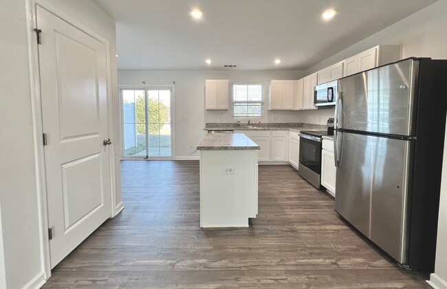 Building Photo - 2103 Portway Alley