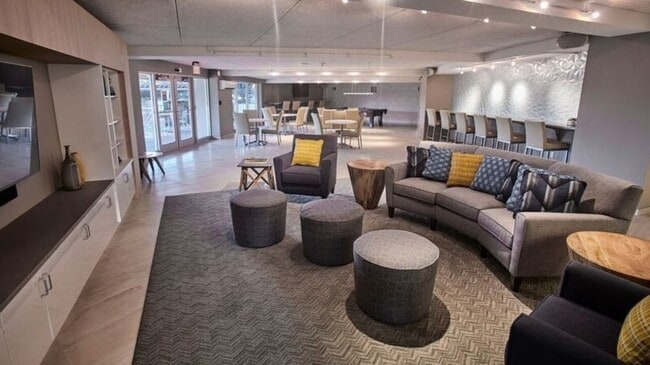 Building Photo - 1722 S Carson Ave