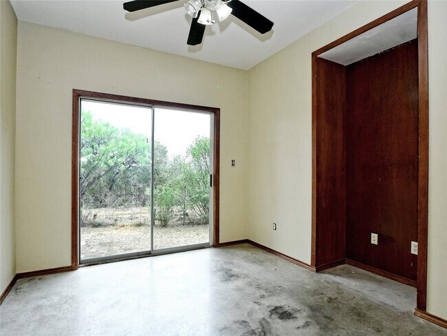 Building Photo - 605 Echo Dr