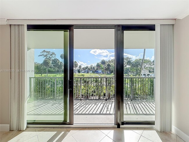 Building Photo - 1350 River Reach Dr