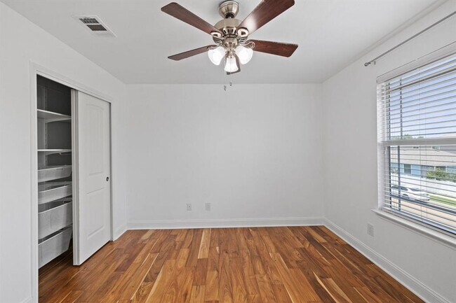 Building Photo - 1821 Indian Lodge Dr