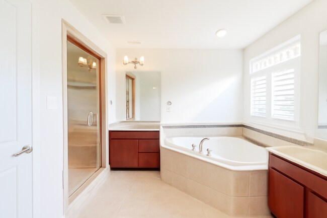 Building Photo - 3164 Lawrin Ct