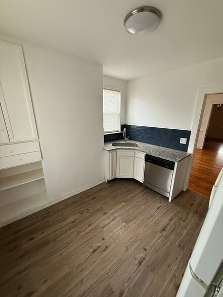 Building Photo - 8436 Burns Ave