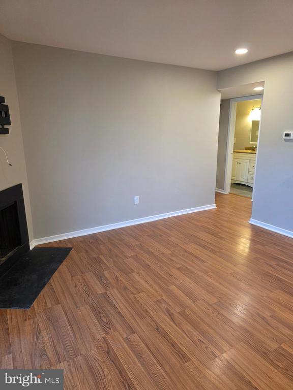 Building Photo - 311 Gregorys Way