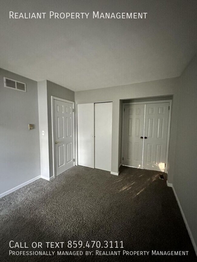 Building Photo - 1044 Tatesbrook Dr