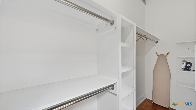 Building Photo - 222 Losoya St