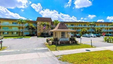 Building Photo - 400 Village Green 216 Cir