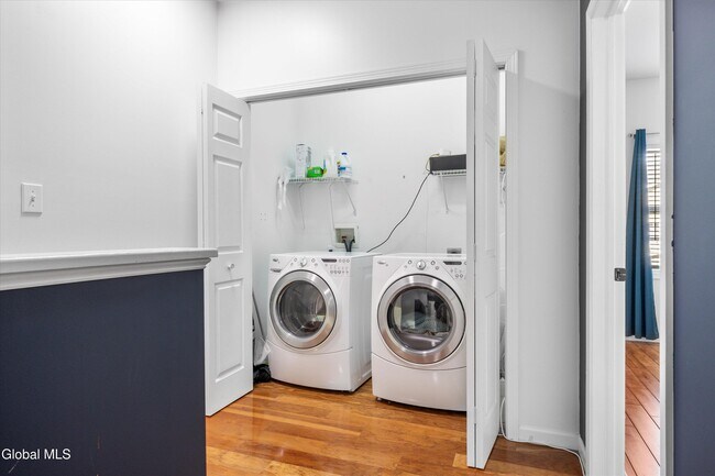 Building Photo - 401 Avalon Pl