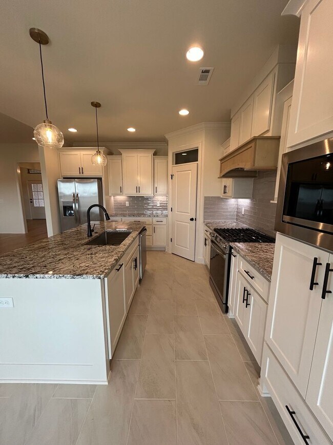 Building Photo - Beautiful Modern Home in Pea Ridge!